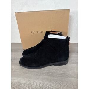 Gentle Souls by Kenneth Cole Womens 5 M Black Zip Suede Booties Ankle Boot NIB